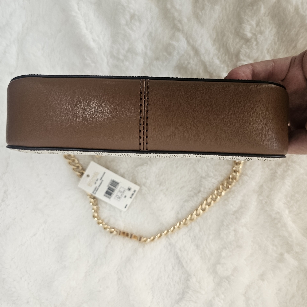 This is a Michael Kors Jet Set Small Chain‎ Pouchette in vanilla/lugg color. - Picture 4 of 8
